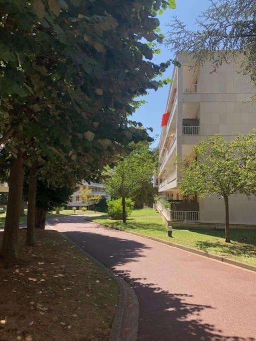 Nice Flat St Germain En Laye Centre 30 Minutes To Paris Saint-Germain-en-Laye Esterno foto