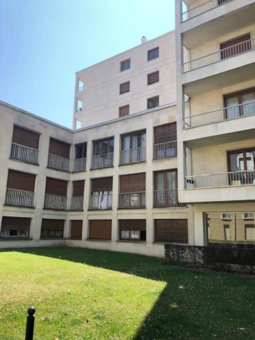Nice Flat St Germain En Laye Centre 30 Minutes To Paris Saint-Germain-en-Laye Esterno foto